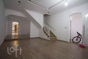 Image 1 - 892676