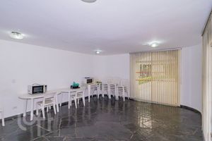 Image 33 - 892677
