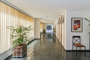Image 31 - 892677