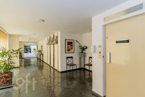 Image 30 - 892677