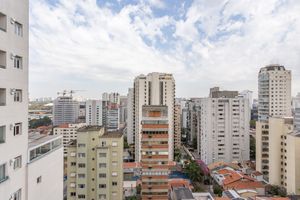 Image 21 - 892682