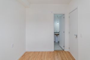 Image 7 - 892687