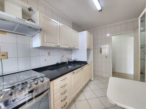 Image 6 - 892745