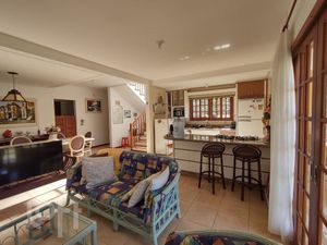 Image 4 - 892759