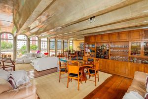 Image 10 - 892773