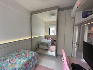 Image 18 - 892776
