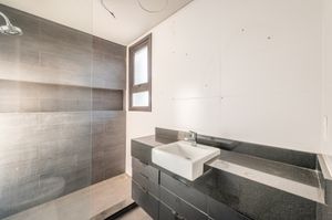 Image 15 - 892817