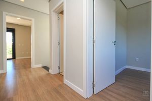 Image 4 - 892817