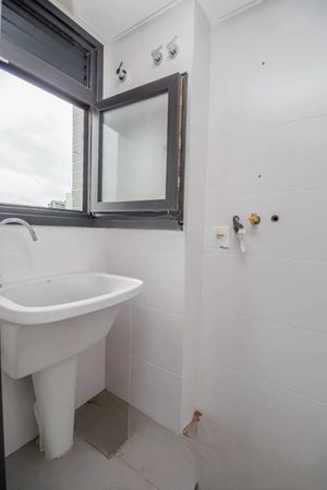 Image 6 - 892817