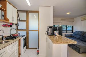 Image 3 - 892823