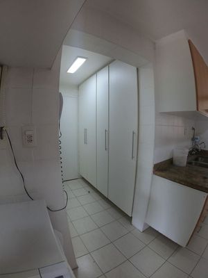 Image 12 - 892828