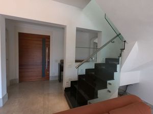 Image 17 - 892828