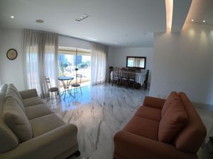 Image 1 - 892828