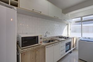 Image 6 - 892867