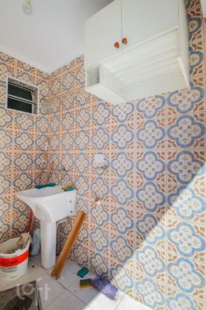 Image 22 - 892880