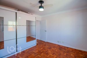 Image 8 - 892880
