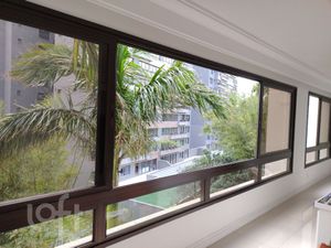 Image 0 - 892994