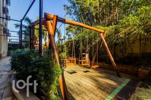Image 8 - 892994
