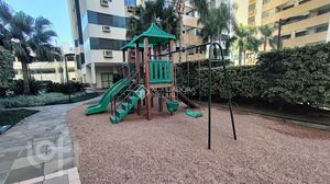 Image 3 - 892998