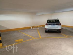 Image 17 - 892998