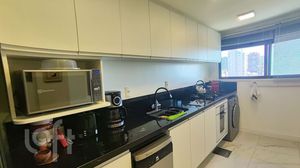 Image 11 - 892998