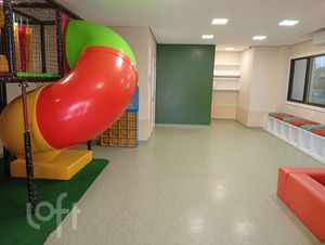 Image 24 - 892998