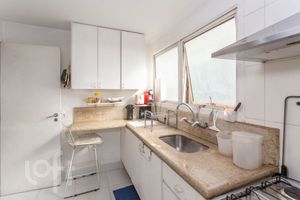 Image 9 - 893002