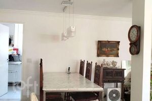 Image 4 - 893002