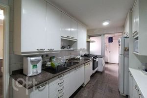 Image 12 - 893004