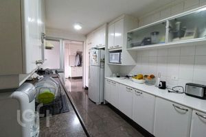 Image 11 - 893004