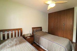 Image 17 - 893004