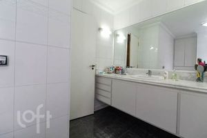Image 32 - 893004