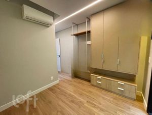 Image 31 - 893005