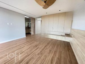 Image 32 - 893005