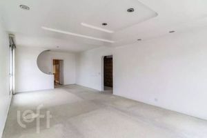 Image 4 - 893008