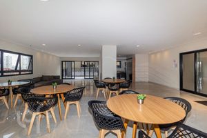 Image 25 - 893010