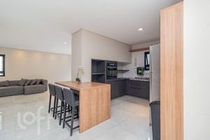 Image 27 - 893010