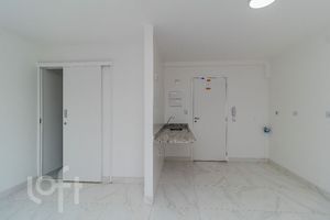 Image 6 - 893010