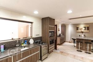 Image 10 - 893012