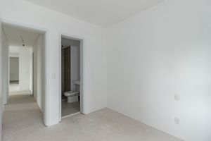 Image 10 - 893017