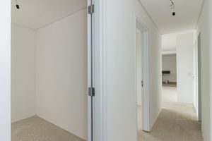 Image 17 - 893017