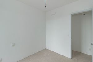 Image 32 - 893017