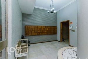 Image 4 - 893022