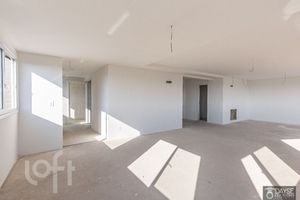 Image 4 - 893025