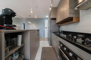 Image 4 - 893035