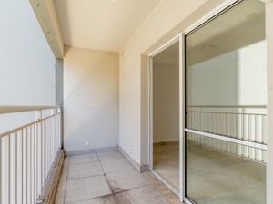 Image 3 - 893072