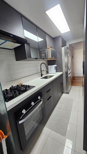 Image 18 - 893100