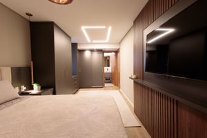 Image 10 - 893102