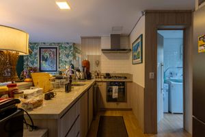 Image 14 - 893104