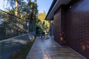 Image 22 - 893104